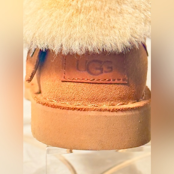 New UGG Tan Suede Boots with Sheepskin Fur - Picture 3 of 7